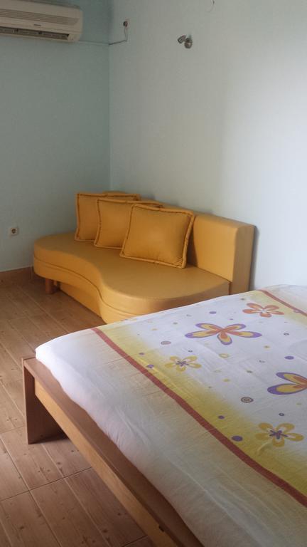 Apartments Lina Karlobag Chambre photo